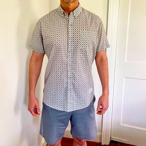 Adam Levine shirt size L